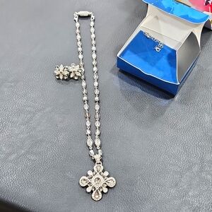 AVON BLACK DIAMOND COLOR FLOWER NECKLACE SET with RHINESTONES